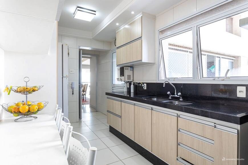 Apartamento com 3 Quartos e 3 banheiros à Venda, 168 m²